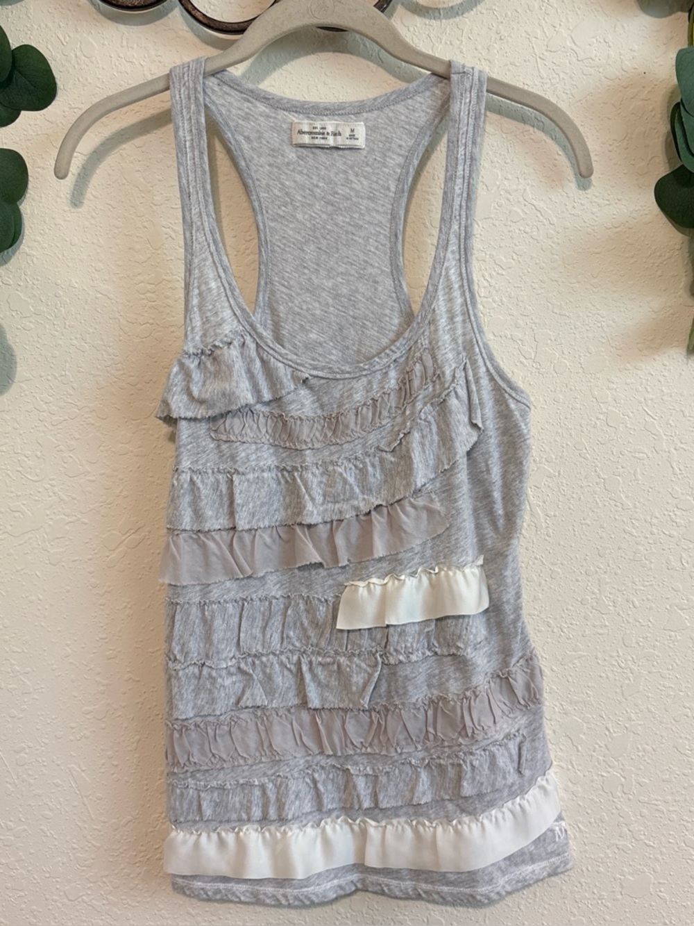 Y2K Abercrombie & Fitch Gray Ruffled Ribbon Moose Logo Tank Top💕